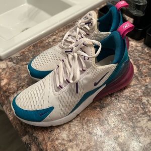 Nike 270 women’s 9